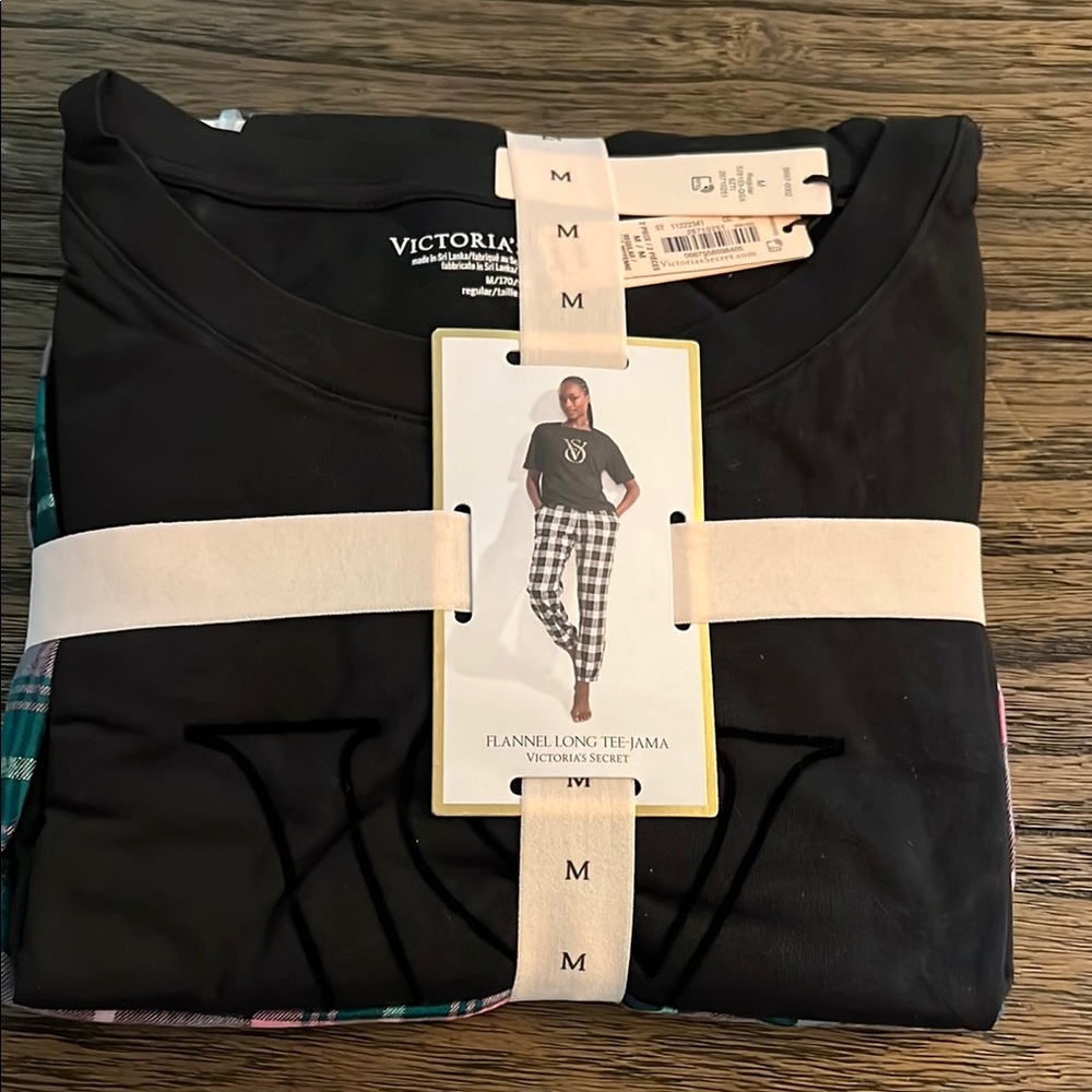 Victoria's Secret Black and Plaid Pajama Set‎